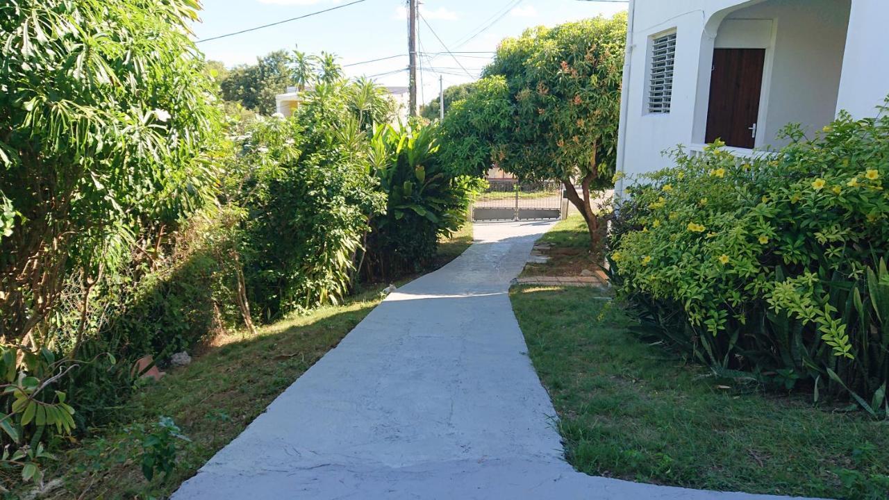 Bas De Villa 80M2 Entree Et Jardin Prives A 500 Metres De La Plage Sainte-Anne  Εξωτερικό φωτογραφία